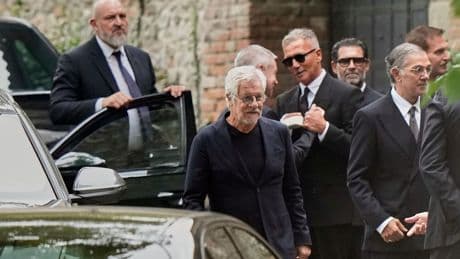 Trauerfeier in Rivalta: Freunde und Familie nehmen Abschied von Giorgio Armani