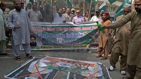 Hindistan ordusu: Pakistan dün gece sınır hattı boyunca topçu ateşini sürdürdü