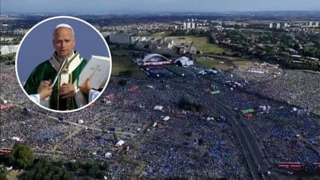 Paus onthaald als rockster: zeker miljoen jongeren bijeen op evenement