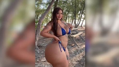 Gracie Bon - Model fordert größere Flugsitze