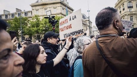 « Refuser le terme d’islamophobie est d’une grande violence symbolique » : entretien avec le sociologue Julien Talpin
