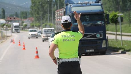 2 milyon 845 bin 632 araç denetlendi, 386 bin 805 sürücünün kurallara uymadığı tespit edildi