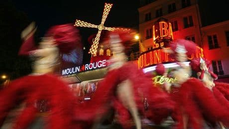 Wieken Moulin Rouge draaien weer, 14 maanden nadat ze afbraken