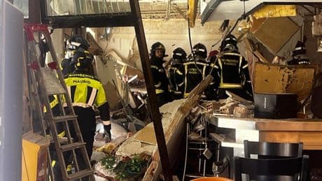 Una explosión de causas desconocidas deja al menos 25 heridos, tres en estado grave, en un bar de Vallecas