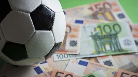 Eredivisie CV stapt naar minister voor spelerssalarissen
