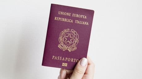 Rinnovare i documenti in Italia è più costoso che nel resto d'Europa: 116 ? per un passaporto, in Spagna ne bastano 30
