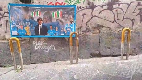 Calcio, a Napoli compare uno striscione con il quarto scudetto