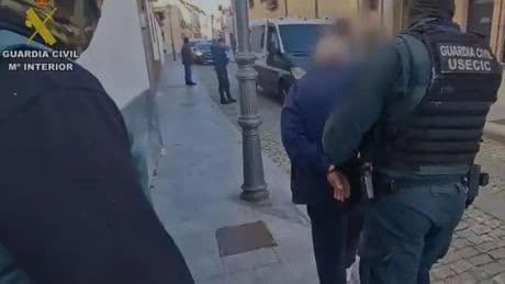 Detenido un hombre de 72 años por atracar un banco a punta de pistola en Madrid