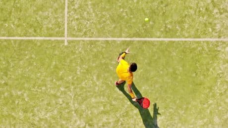 « C’est très addictif » : l’Espagne parie sur le padel pour attirer les touristes