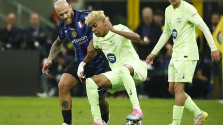 EN DIRECT - Inter Milan-FC Barcelone : San Siro est en feu, le Barça au bord du gouffre dans un match de fou