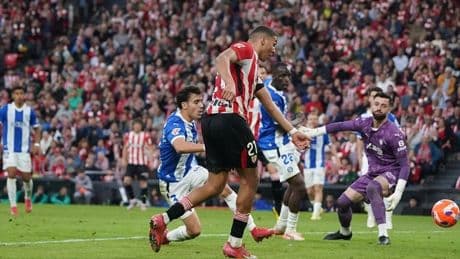 Un Athletic diezmado amarra tres puntos de oro