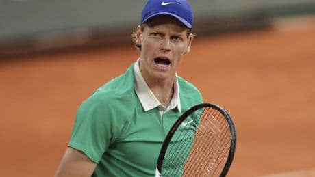 Sinner derrumba la prodigiosa resistencia de Djokovic y se enfrentará a Alcaraz en la final de Roland Garros