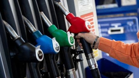 Carburanti, nuovi ritocchi al ribasso. Benzina self service a 1,697 euro/litro, diesel self a 1,588 euro/litro