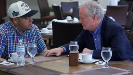 Un senador demócrata viaja a El Salvador para reunirse con el migrante deportado por error por la Administración Trump