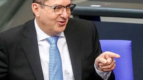 Seit 70 Tagen Innenminister: Härtester Minister der Regierung? Wie es für Dobrindt läuft