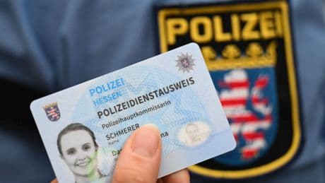 Dienstausweis im Scheckkartenformat: Hunderttausende Beamte bekommen neuen Ausweis