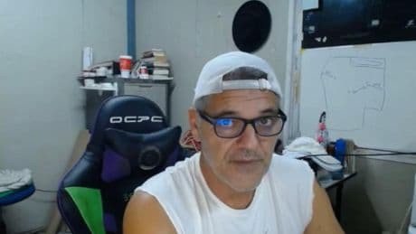 Frank Cuesta da marcha atrás y desmiente su comunicado: "Si hacía el vídeo, leyendo este guion, se paraba todo este acoso"