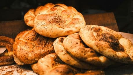 Des boulangers ont reproduit un pain vieux de 5.000 ans et c'est un énorme succès
