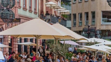 Unter freiem Himmel: Terrassen und Biergärten - Mehr Raum für Außengastronomie