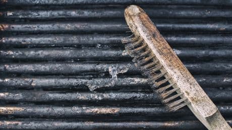 Backrost & Grillgitter sauber in Minuten: Dieser Trick schlägt einfach alles