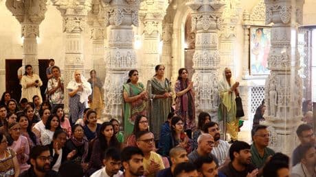 British Gujaratis Gather to Mourn Those Who Died in India Crash