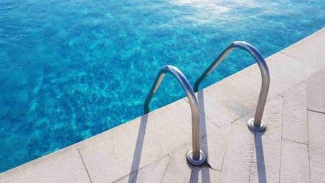 Muere ahogado un niño de 12 años en una piscina de Mijas
