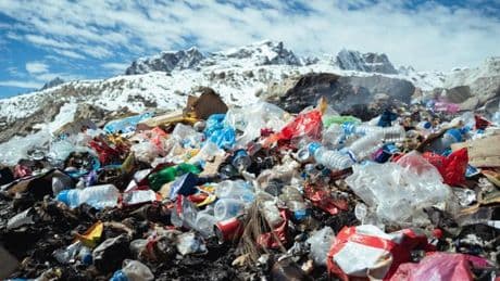 Sur l’Everest, des drones géants mobilisés pour ramasser les ordures