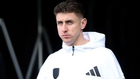 Fulham: Tom Cairney sets 'amazing' target after signing new one-year contract