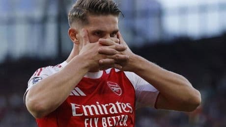 El Manchester City sufre el primer golpe entre los aspirantes