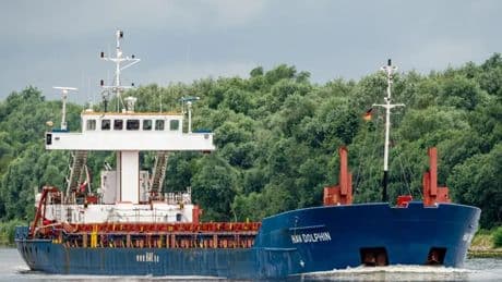 Mysteriöses Schiff lag 8 Tage vor Kiel – sein neuer Kurs bereitet den Finnen Sorge