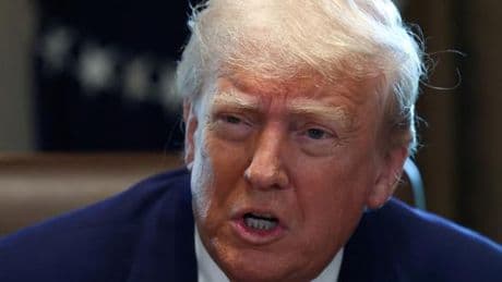 Donald Trump dévoile un projet de budget 2026 ultraconservateur, qui taille dans les dépenses publiques mais épargne la défense
