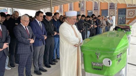 Sivas'ta vahşice öldürülen iki kardeş toprağa verildi