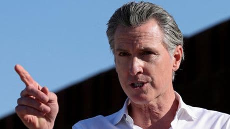 «Il faut être réaliste» : le gouverneur de Californie fait volte-face sur la couverture santé des sans-papiers