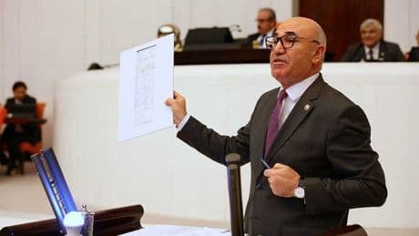 Mahmut Tanal'dan, eski AKP'li milletvekili hakkında "intihal" ve "sahte imza" iddiası