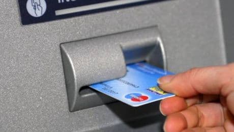 Ecco perché dovresti sempre premere questo tasto dopo aver prelevato al bancomat