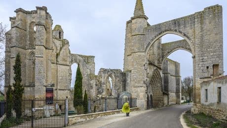 Un castillo, iglesias sorprendentes y mucha historia: por qué Castrojériz es el perfecto hito del Camino de Santiago
