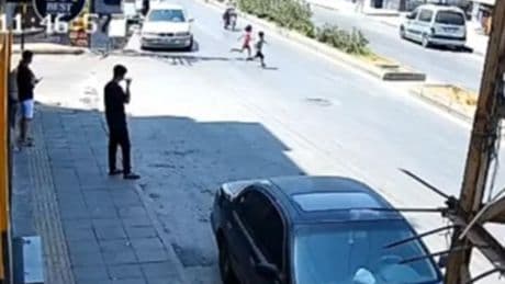 Mersin’de motosikletin çarptığı 5 yaşındaki İsra öldü, ağabeyi ağır yaralandı