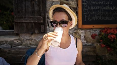 Sauermilchkick: So verschieden sind Buttermilch, Ayran und Kefir wirklich