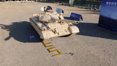 China está asistiendo a una alocada carrera por demostrar quién tiene la batería más segura. Por eso las aplastan con tanques