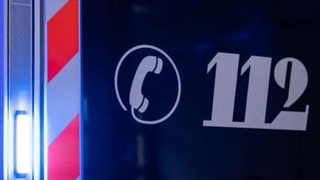 Oberbayern: Baum fällt auf Camperin - 24-Jährige schwer verletzt