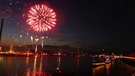 Volksfest: Düsseldorfer Rheinkirmes mit riesiger Drohnenshow