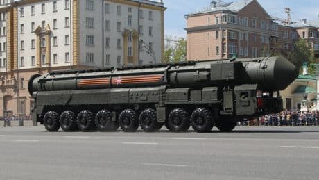 Rusia lanzará su nuevo misil nuclear y agita el espectro de la guerra atómica, dice Ucrania