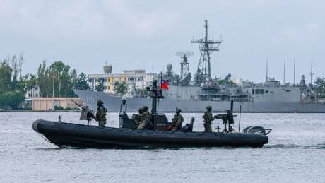 Détroit de Taïwan : Pékin dénonce le passage de navires américain et britannique