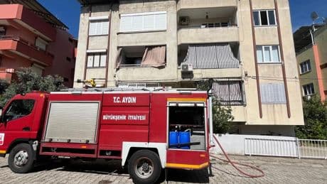 Aydın'da prizde unutulan ütü, yangına neden oldu