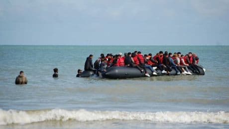 Traversée de la Manche: 49 personnes secourues au large du Pas-de-Calais