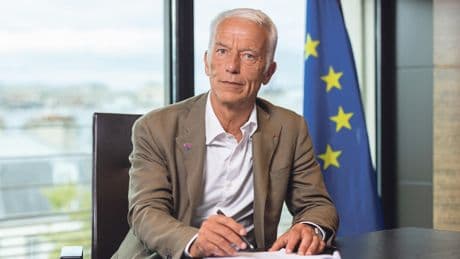«Ils proposent de prélever, prélever, et encore prélever» : la grande angoisse des milieux d’affaires face à un retour des socialistes