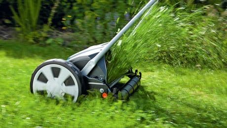Corta el césped sin ruido ni emisiones: descubre el poder del cortacésped manual