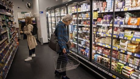 La paradoja del queso: ¿al final el acuerdo comercial de la UE con Trump es mejor que el de UK?