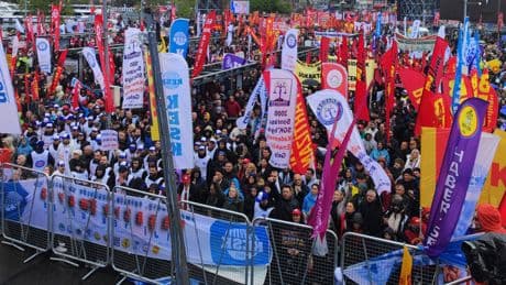 Evrensel’in manşeti | 1 Mayıs, iki gemi
