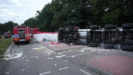 Man (19) overleden bij ongeval met tankwagen vol melk in Gelderland